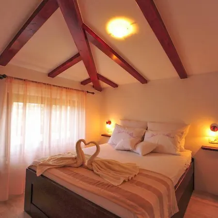 Luxury Alba With Pool Apartman