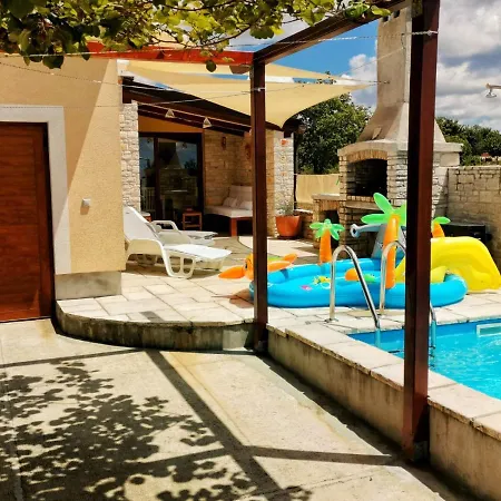 Luxury Alba With Pool *