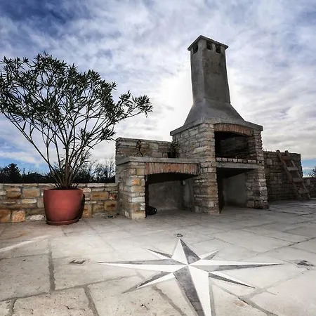 Luxury Alba With Pool Appartamento