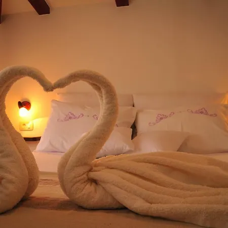 Luxury Alba With Pool Apartment